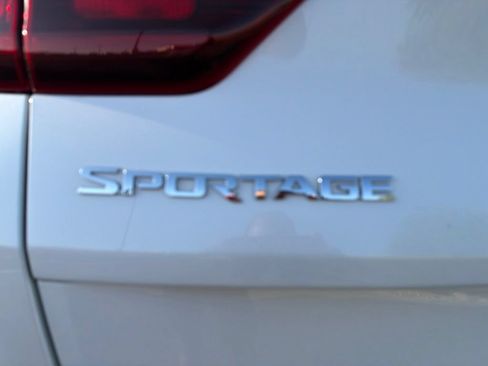 Used 2021 Kia Sportage EX w/ EX Technology Package FWD image 13