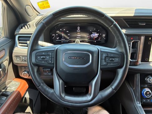 Used 2024 GMC Yukon XL Denali Ultimate AWD/4WD image 10