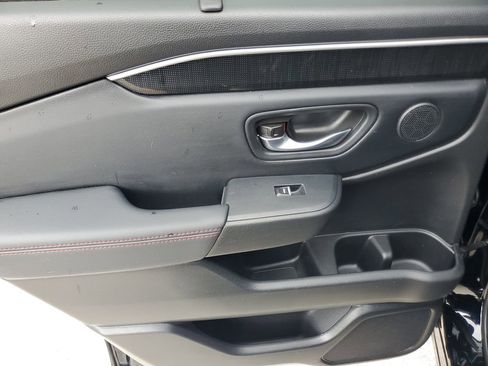 Used 2025 Honda Pilot Black Edition image 13