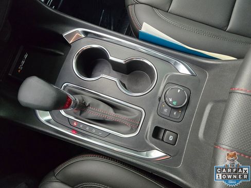 Used 2024 Chevrolet Traverse RS image 40