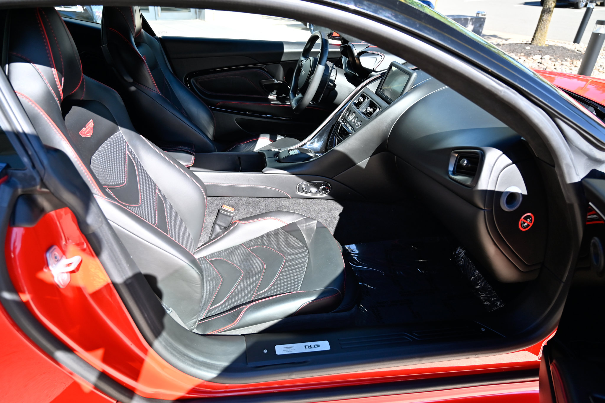 Used 2020 Aston Martin DBS Superleggera RWD image 40