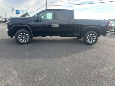 Used 2023 Chevrolet Silverado 2500 Custom w/ Custom Convenience Package image 5