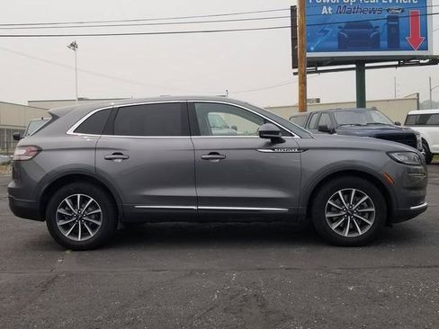 Used 2022 Lincoln Nautilus AWD image 4