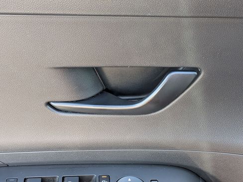 Used 2025 Hyundai Kona SEL FWD image 12
