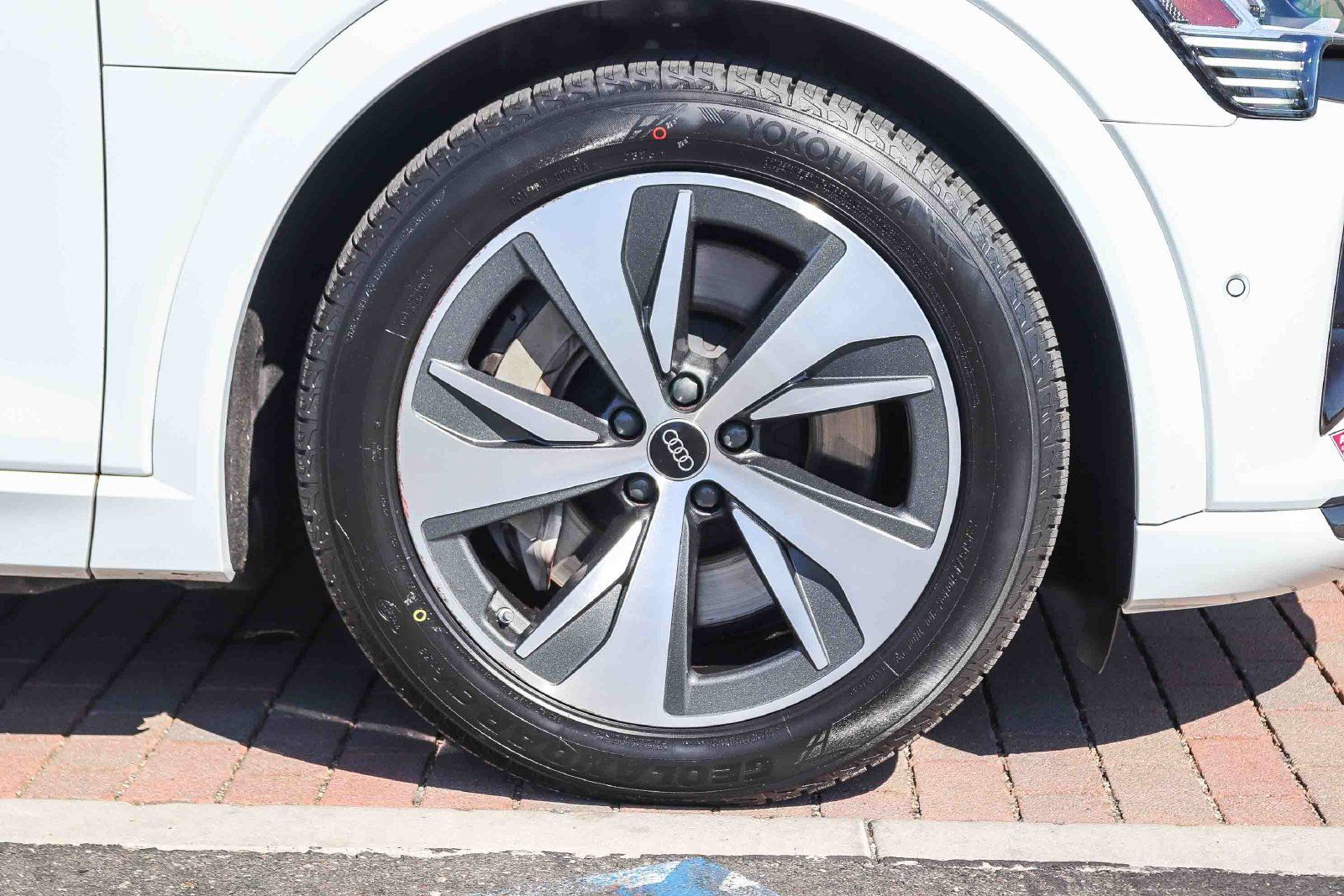Used 2024 Audi Q8 e-tron Premium Plus w/ Premium Plus Package AWD/4WD image 11