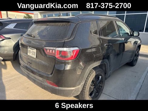 Used 2018 Jeep Compass Latitude AWD/4WD image 3