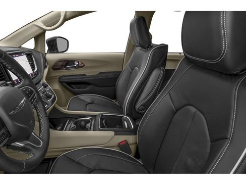 Used 2026 Chrysler Pacifica Pinnacle AWD/4WD image 6