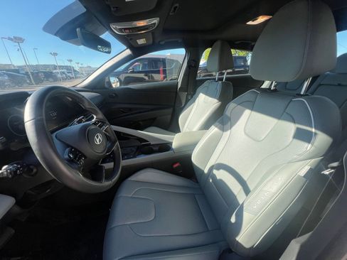 Used 2025 Hyundai Elantra Limited image 36