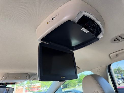 Used 2019 Buick Enclave Essence FWD image 26