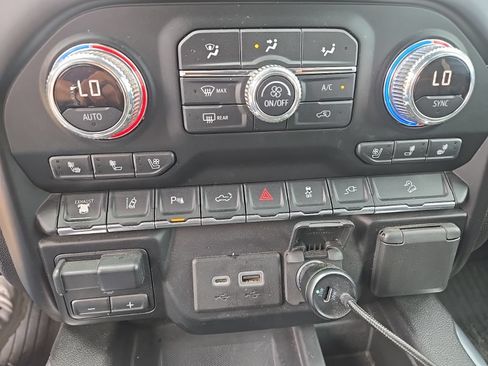 Used 2020 GMC Sierra 2500 AT4 w/ AT4 Premium Package AWD/4WD image 5