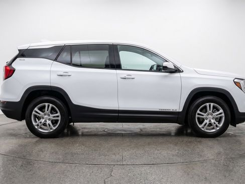 Used 2024 GMC Terrain SLE FWD image 11