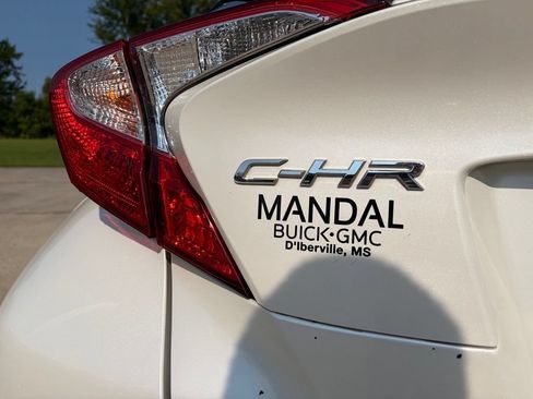 Used 2020 Toyota C-HR LE FWD image 28
