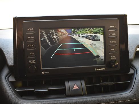 Used 2021 Toyota RAV4 LE AWD/4WD image 28