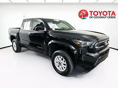 Used 2025 Toyota Tacoma SR5 image 1