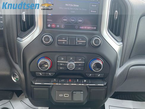 Used 2022 Chevrolet Silverado 1500 LT AWD/4WD image 24