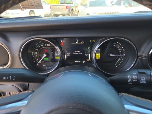 Used 2021 Jeep Wrangler Unlimited Sahara AWD/4WD image 25