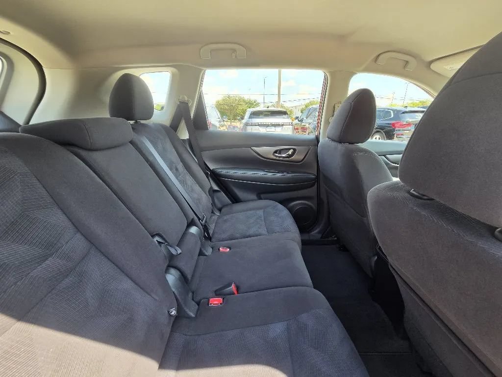 Used 2015 Nissan Rogue S FWD image 21