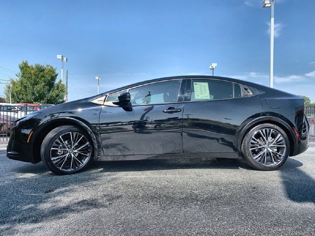 Used 2023 Toyota Prius Limited FWD image 5