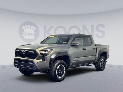 Used 2025 Toyota Tacoma TRD Off-Road AWD/4WD image 1