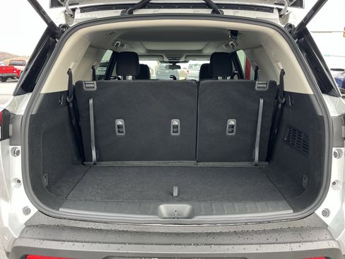 New 2025 Nissan Pathfinder SV w/ SV Premium Package image 5