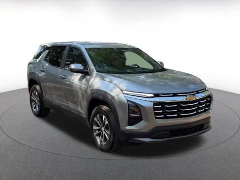 Used 2025 Chevrolet Equinox LT image 3