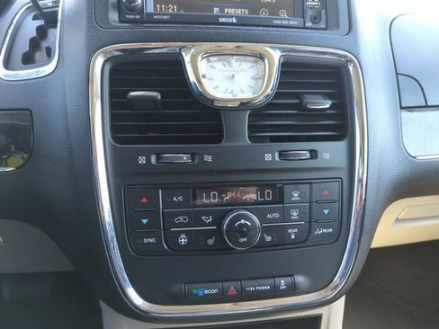 Used 2016 Chrysler Town & Country Touring w/ Driver Convenience Group FWD image 43
