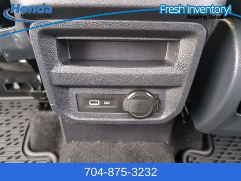 Used 2023 Volkswagen Tiguan SE w/ Panoramic Sunroof Package image 19