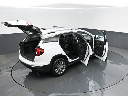 Used 2024 GMC Terrain SLT image 29