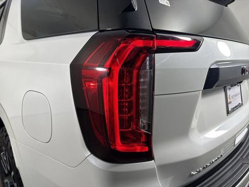 Used 2022 GMC Yukon AT4 image 32