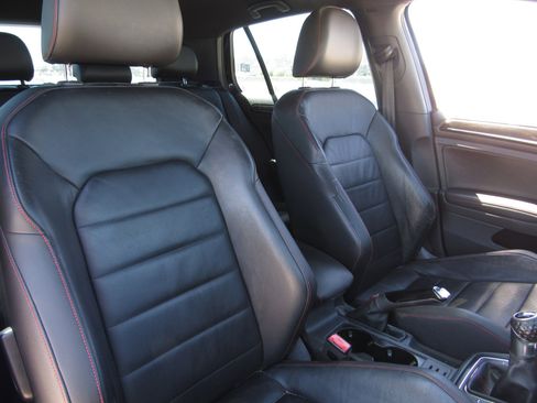 Used 2016 Volkswagen GTI SE image 10