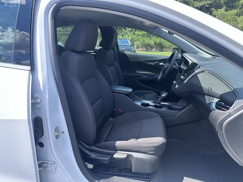 Used 2025 Chevrolet Malibu LT FWD image 21
