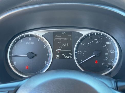 Used 2020 Nissan Kicks S image 17