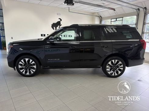 Certified 2025 Ford Expedition Platinum w/ Driver's Package AWD/4WD image 5