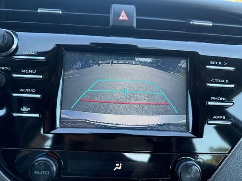 Used 2019 Toyota Camry LE image 19