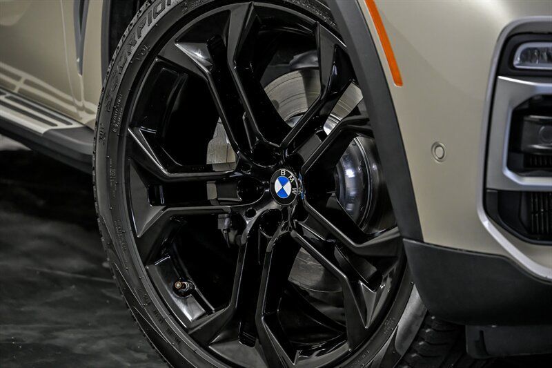 Used 2019 BMW X5 xDrive40i w/ Premium Package 2 AWD/4WD image 3