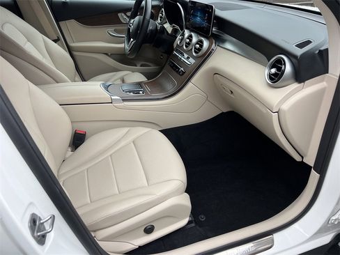 Used 2022 Mercedes-Benz GLC 300 4MATIC image 11
