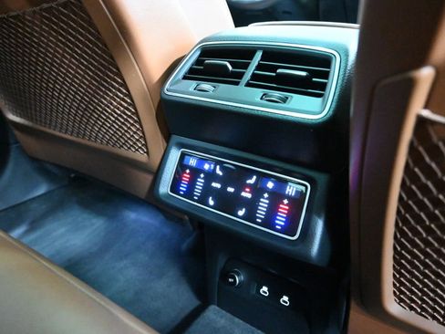 Used 2022 Audi e-tron Prestige image 19