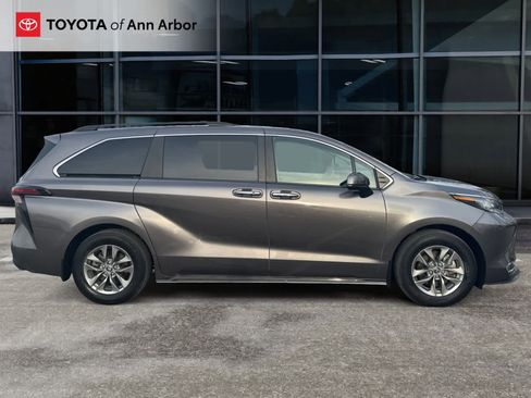 Used 2024 Toyota Sienna XLE image 13