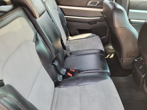 Used 2017 Ford Explorer XLT w/ Equipment Group 202A FWD image 13
