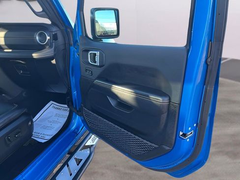 Used 2024 Jeep Gladiator Sport w/ Premium Package AWD/4WD image 21