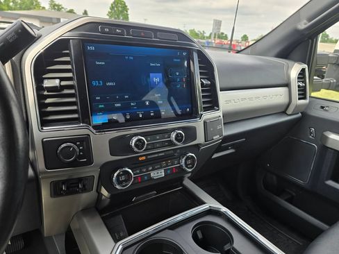Used 2022 Ford F450 Lariat w/ Camper Package AWD/4WD image 16