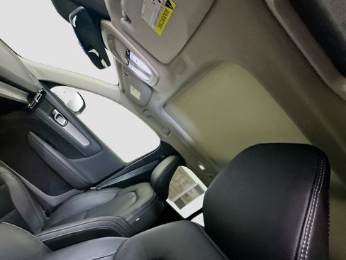 Used 2023 Volvo XC40 B5 Plus w/ Climate Package AWD/4WD image 27