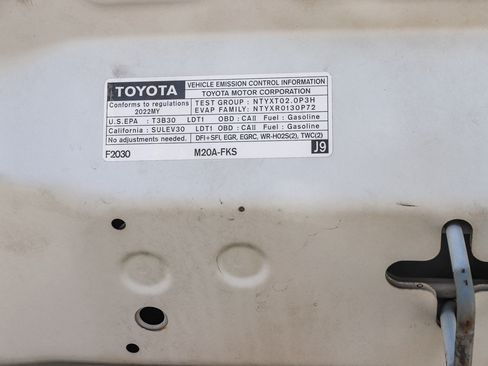 Used 2022 Toyota Corolla Cross XLE AWD/4WD image 28