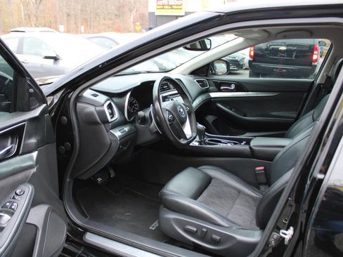 Used 2016 Nissan Maxima SR w/ Interior Lighting Package image 22