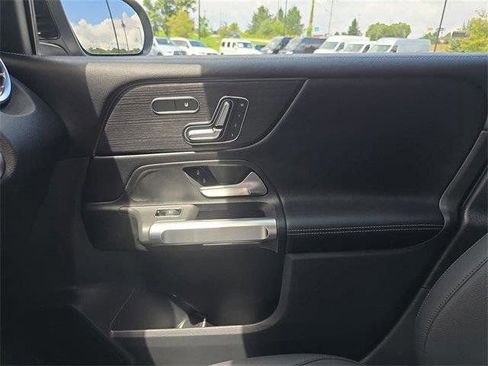 Used 2026 Mercedes-Benz GLB 250 4MATIC image 27