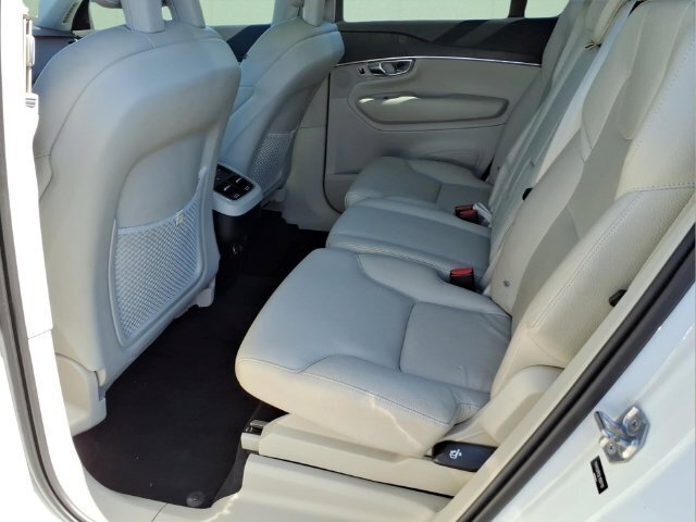Used 2020 Volvo XC90 T6 Momentum AWD/4WD image 12