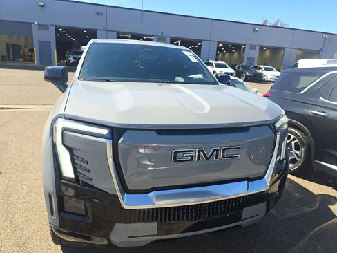 Used 2024 GMC Sierra EV Denali image 9