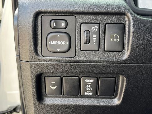 Used 2020 Toyota 4Runner SR5 AWD/4WD image 18