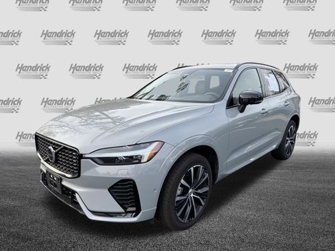 Certified 2025 Volvo XC60 B5 Plus image 5