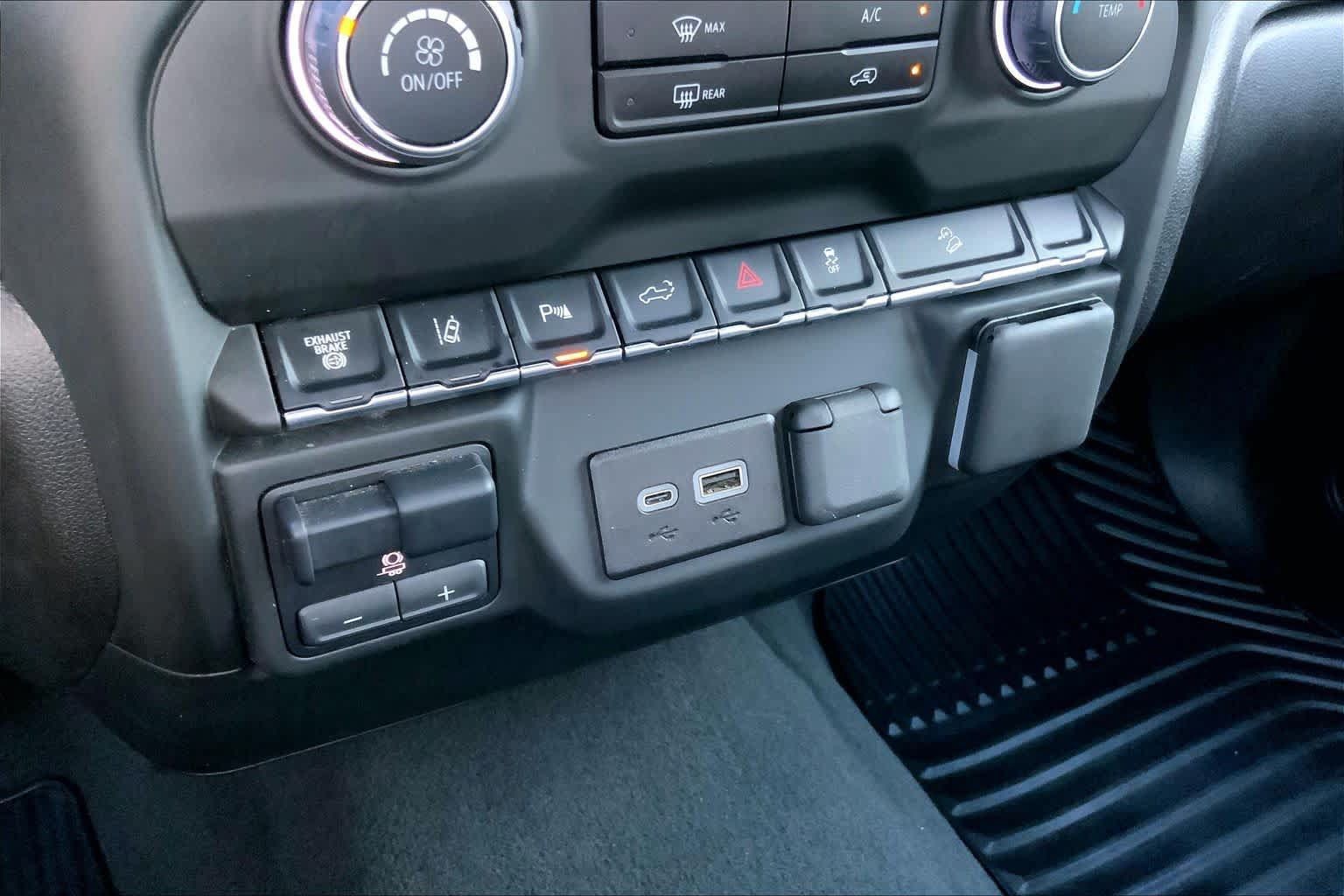 Certified 2024 Chevrolet Silverado 2500 Custom w/ Custom Value Package AWD/4WD image 33